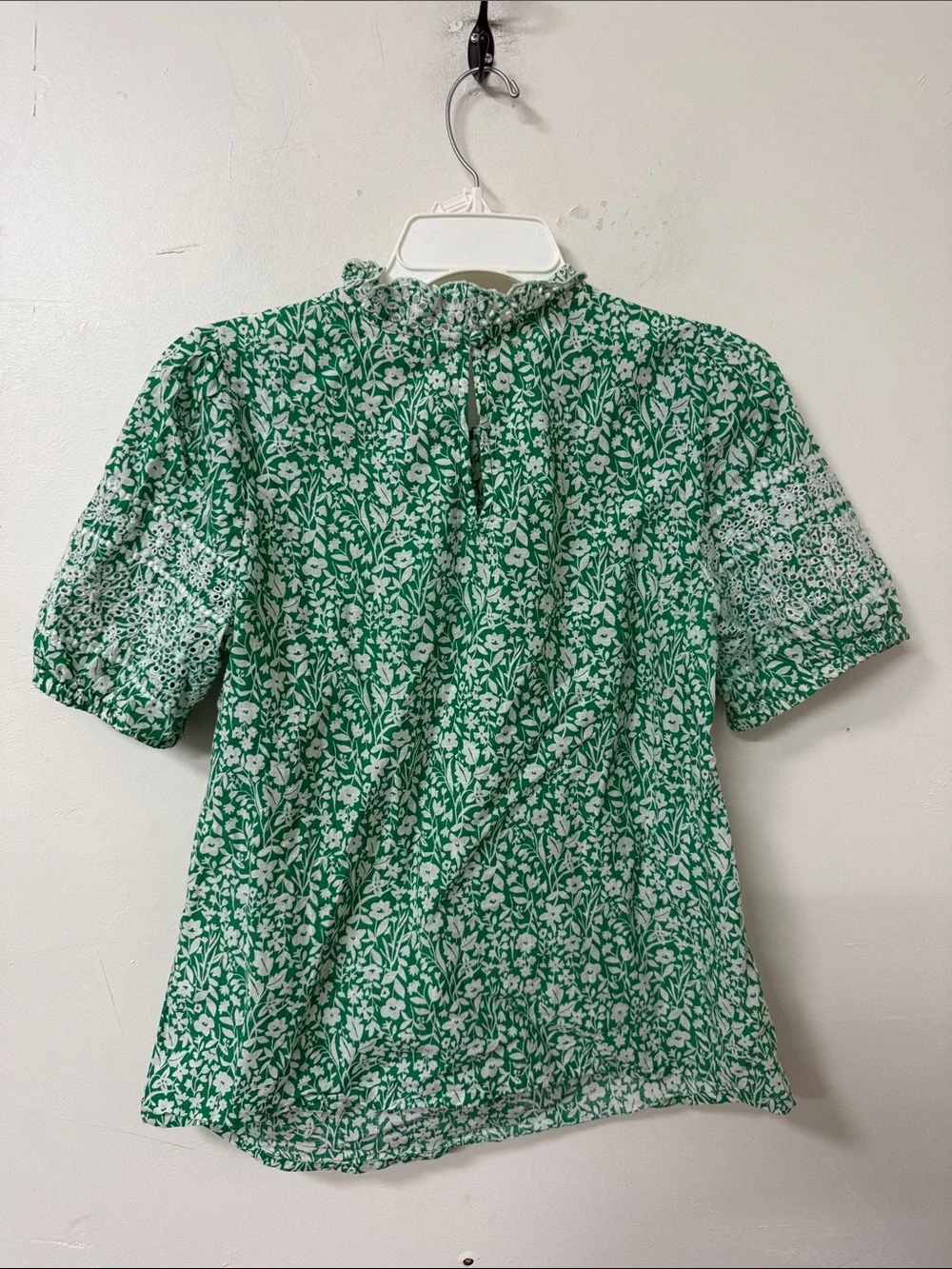 Green Floral Puff-Sleeve Blouse